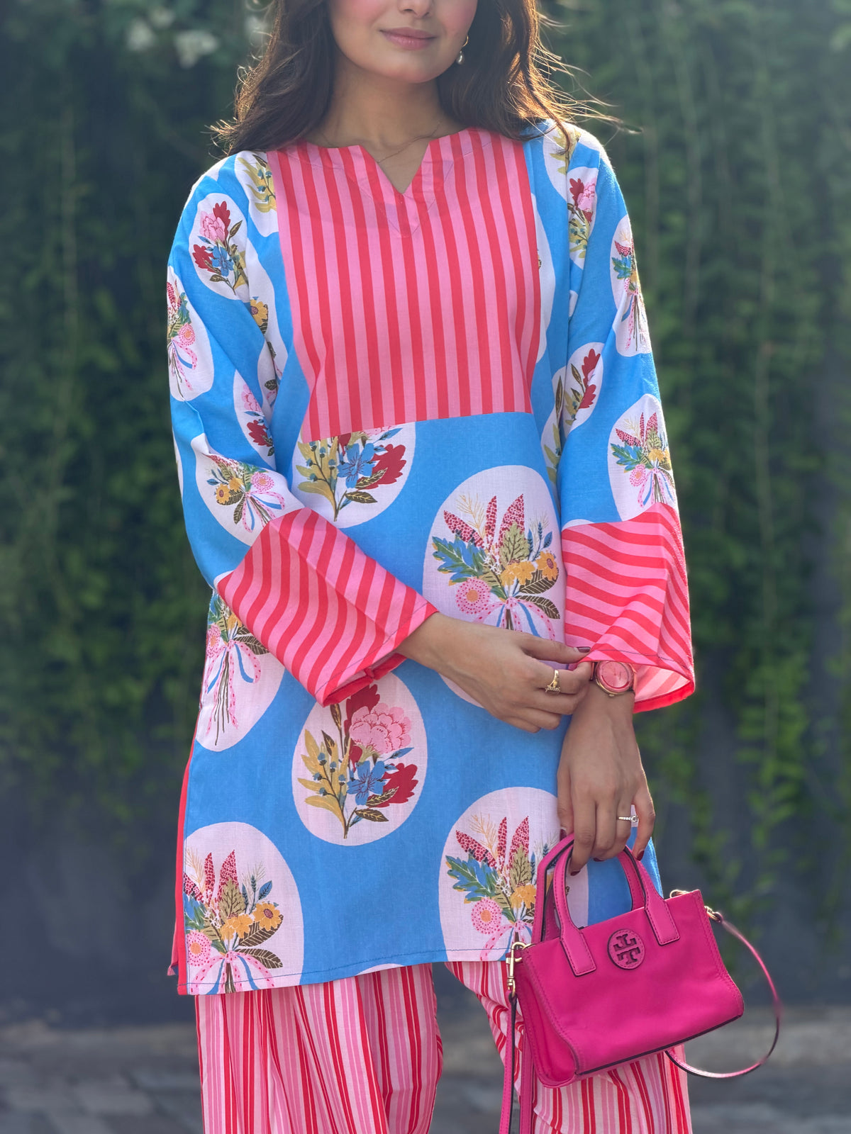 Gulaabo Farshi Set