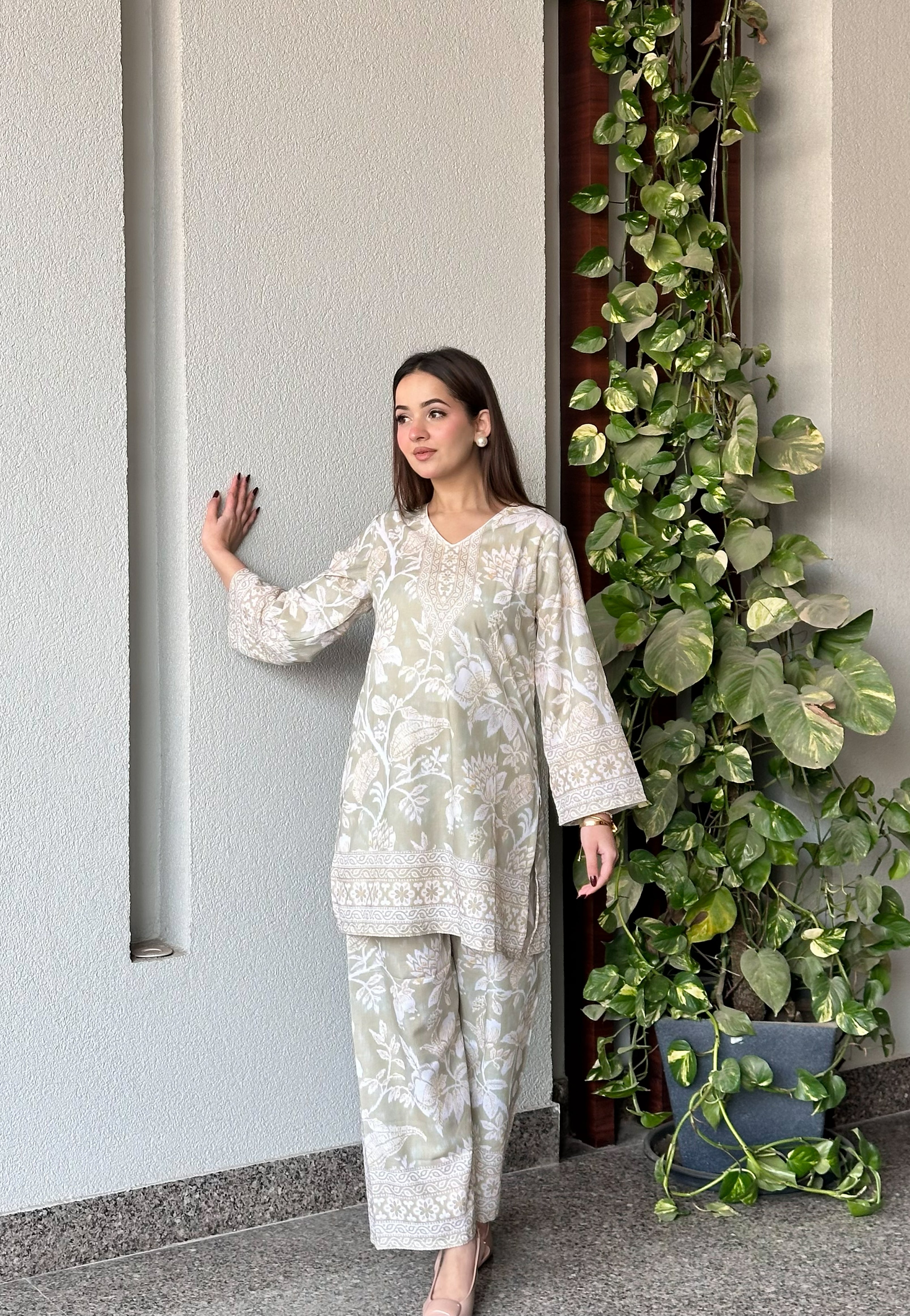 Gulabo Border Co-ord Set