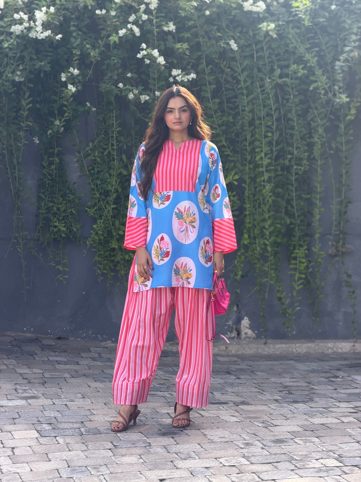 Gulaabo Farshi Set